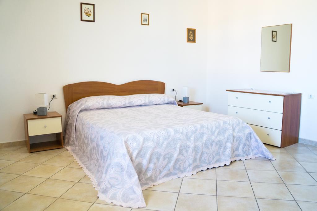 Casa Vacanza Da Luisa San Giovanni Suèrgiu Exterior foto