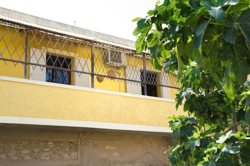 Casa Vacanza Da Luisa San Giovanni Suèrgiu Exterior foto